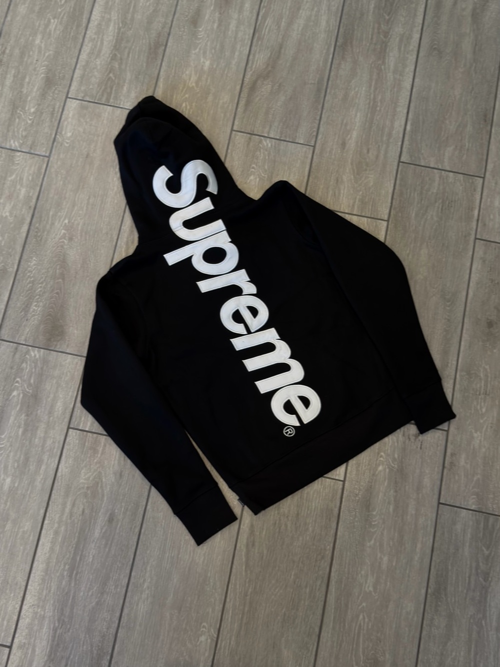 Appliqué Supreme Set Black
Colorway